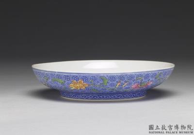 图片[2]-Dish with “Melon of Everlasting Progeny” motif on a polychrome blue ground in falangcai painted enamelsWith wood case, Qianlong reign (1736-1795), Qing dynasty-China Archive